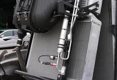 Le filtre déshydrateur est à remplacer selon les préconisations du constructeur, tous les 2-3 ans et dès que le circuit de climatisation est ouvert lors d'une intervention sur le tracteur.